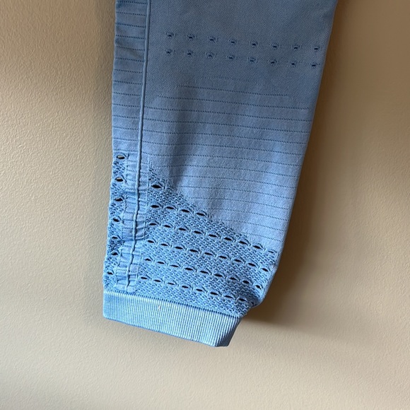 Gymshark Blue Seamless Energy Cropped Leggings size Small - Picture 5 of 6